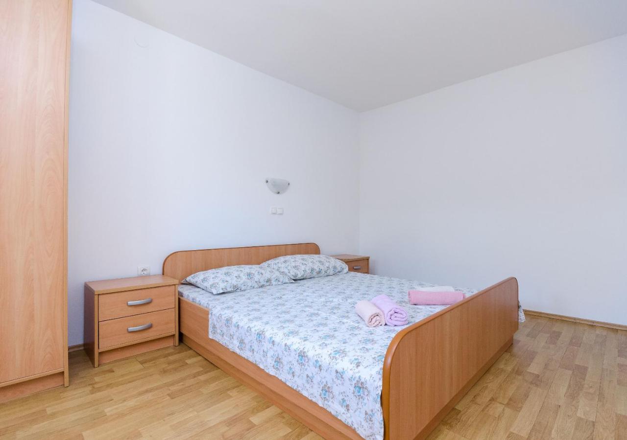 Apartments Ester Лопар Экстерьер фото