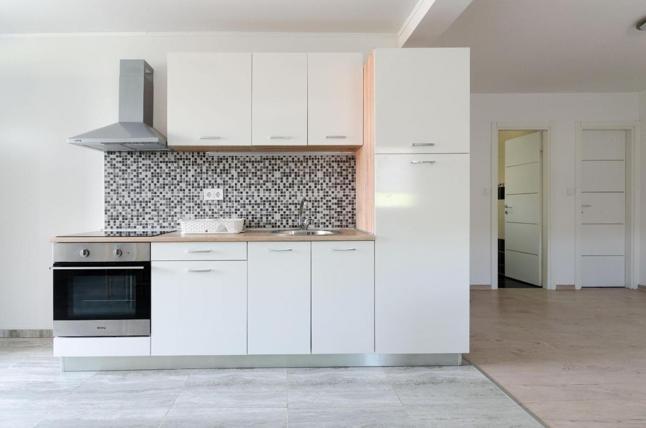Apartments Ester Лопар Экстерьер фото
