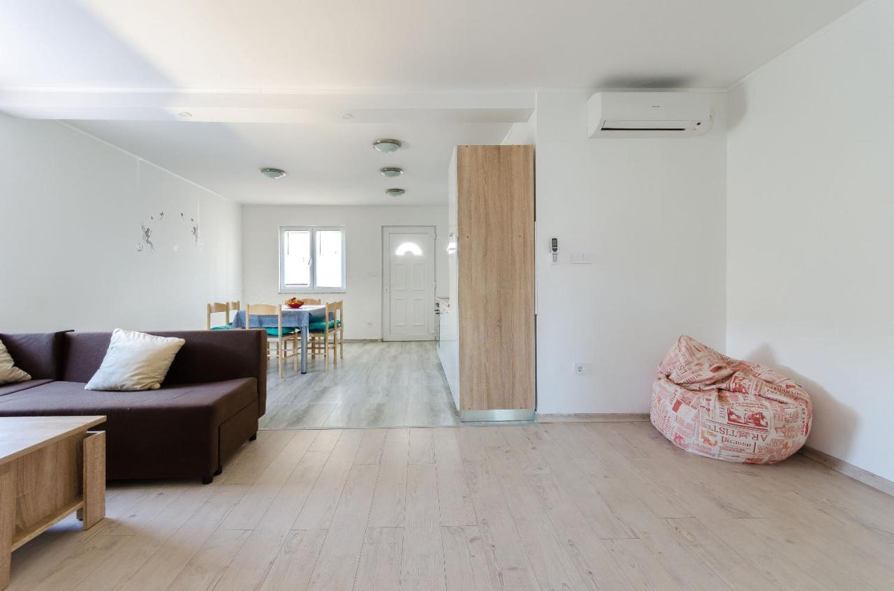 Apartments Ester Лопар Экстерьер фото