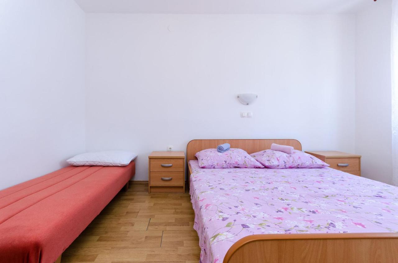 Apartments Ester Лопар Экстерьер фото
