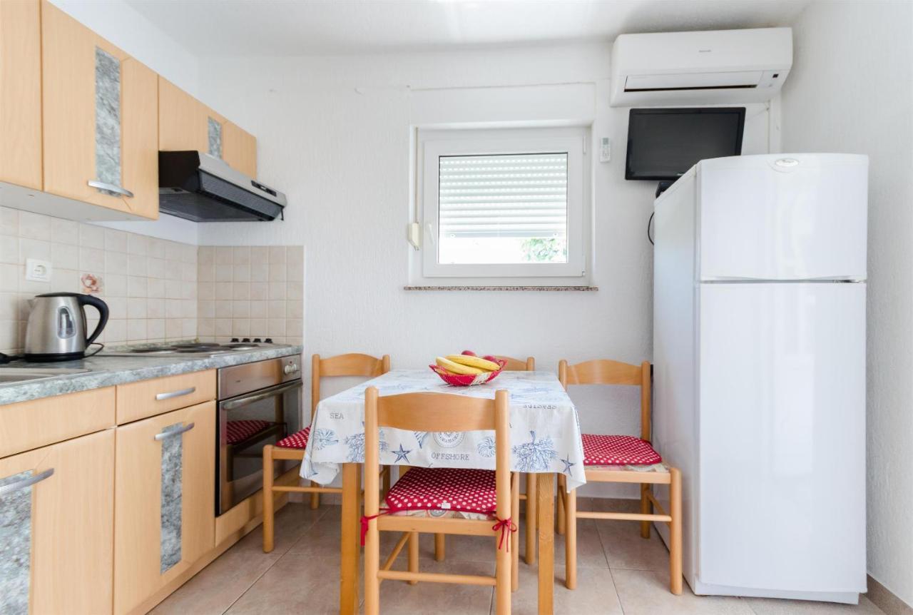 Apartments Ester Лопар Экстерьер фото