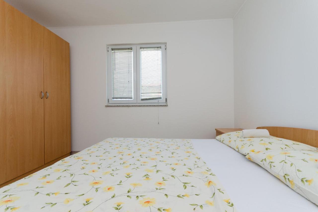 Apartments Ester Лопар Экстерьер фото