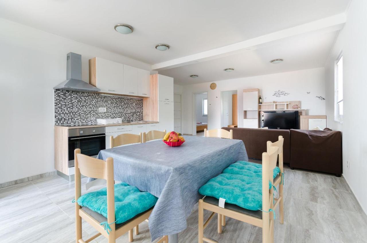 Apartments Ester Лопар Экстерьер фото