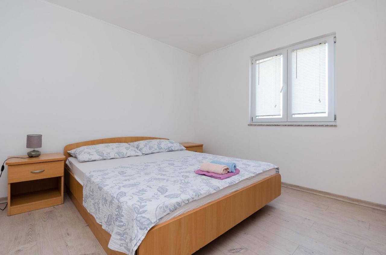 Apartments Ester Лопар Экстерьер фото