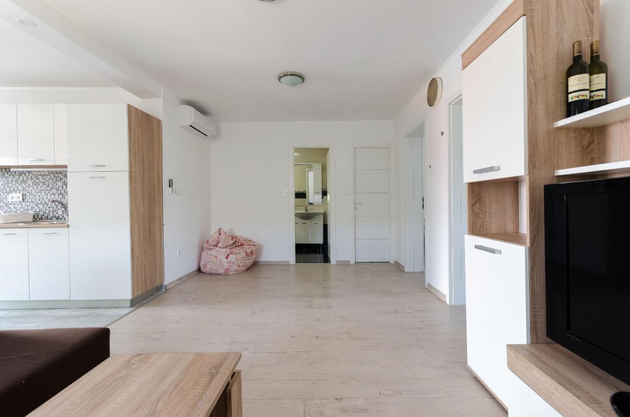 Apartments Ester Лопар Экстерьер фото