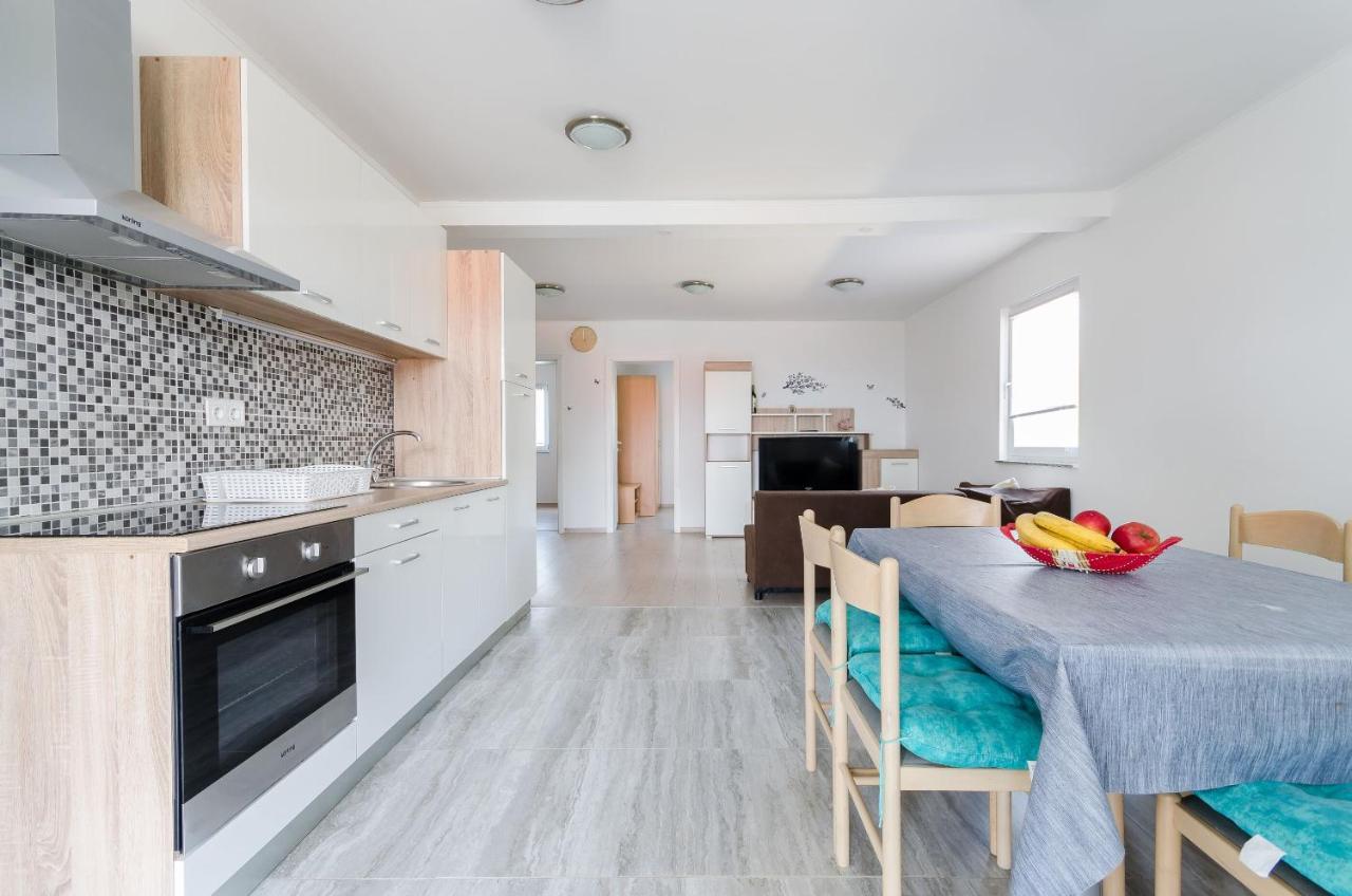 Apartments Ester Лопар Экстерьер фото