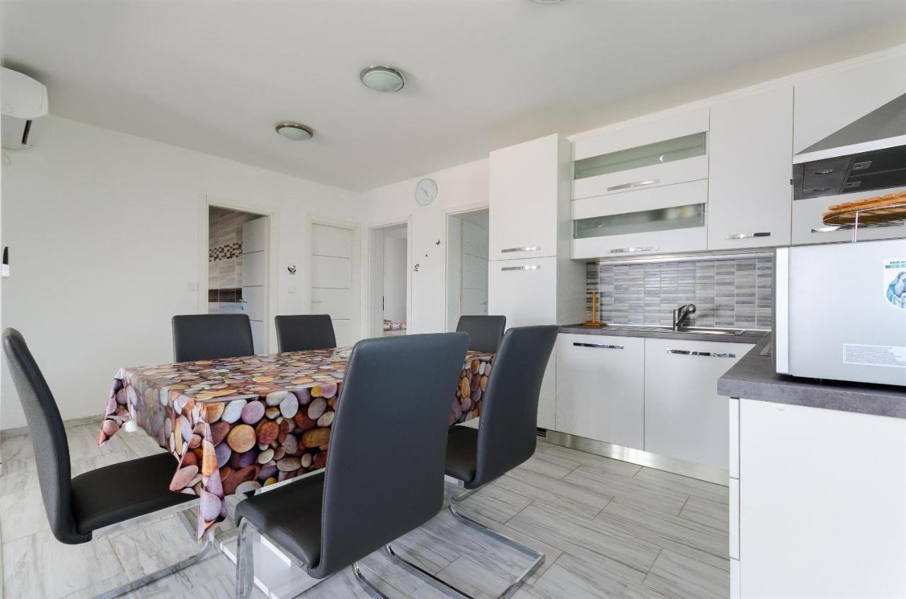 Apartments Ester Лопар Экстерьер фото