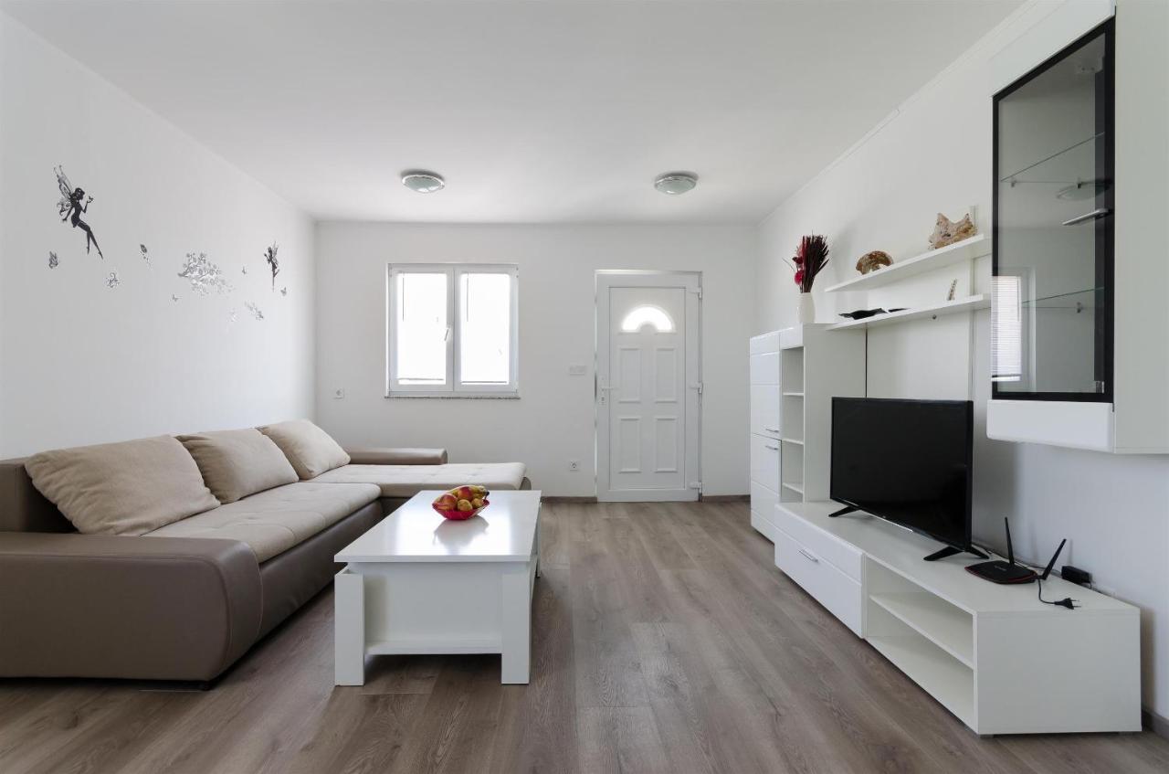 Apartments Ester Лопар Экстерьер фото