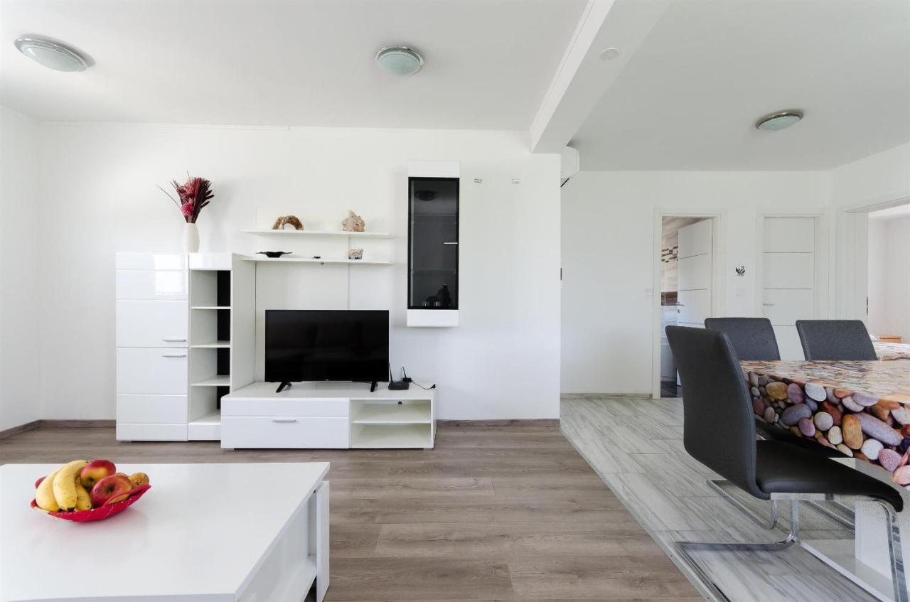 Apartments Ester Лопар Экстерьер фото
