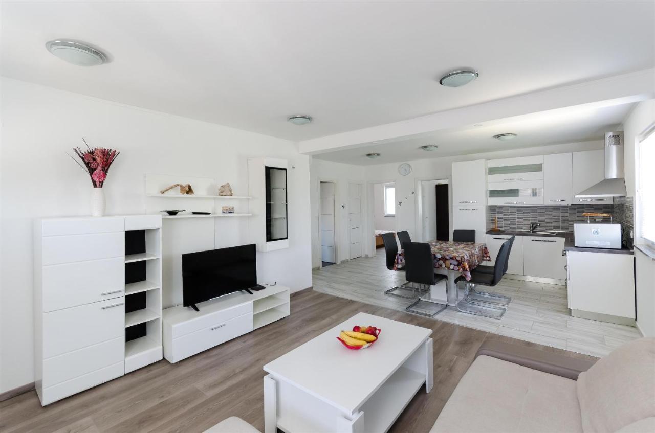 Apartments Ester Лопар Экстерьер фото