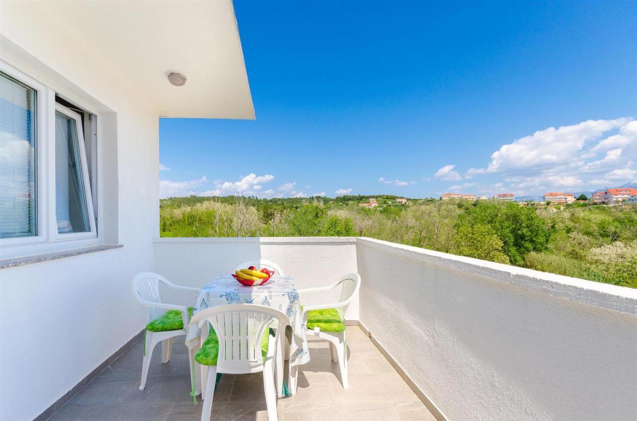Apartments Ester Лопар Экстерьер фото