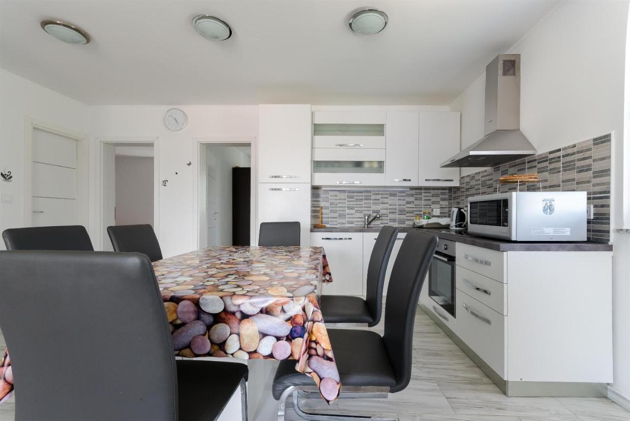 Apartments Ester Лопар Экстерьер фото