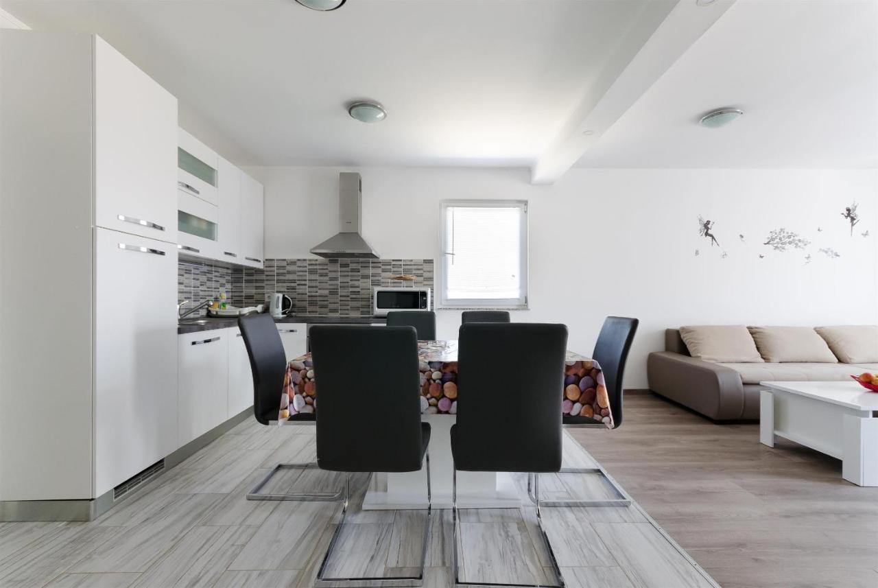 Apartments Ester Лопар Экстерьер фото