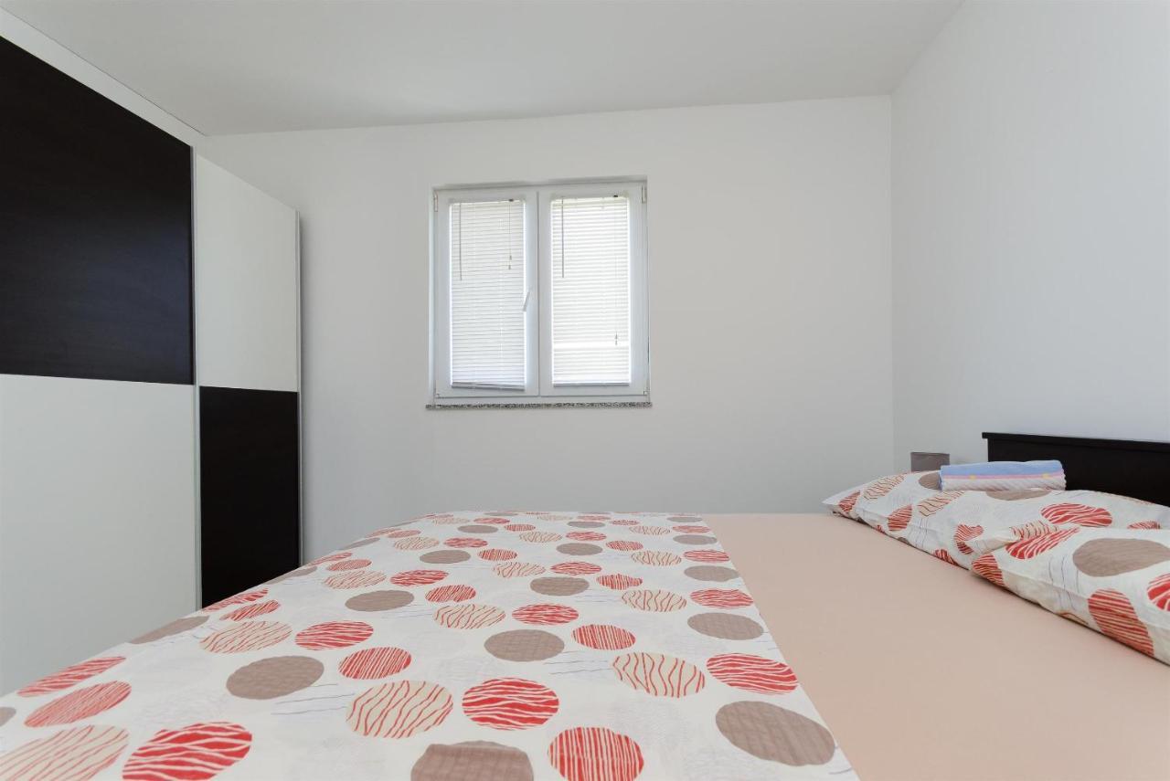 Apartments Ester Лопар Экстерьер фото