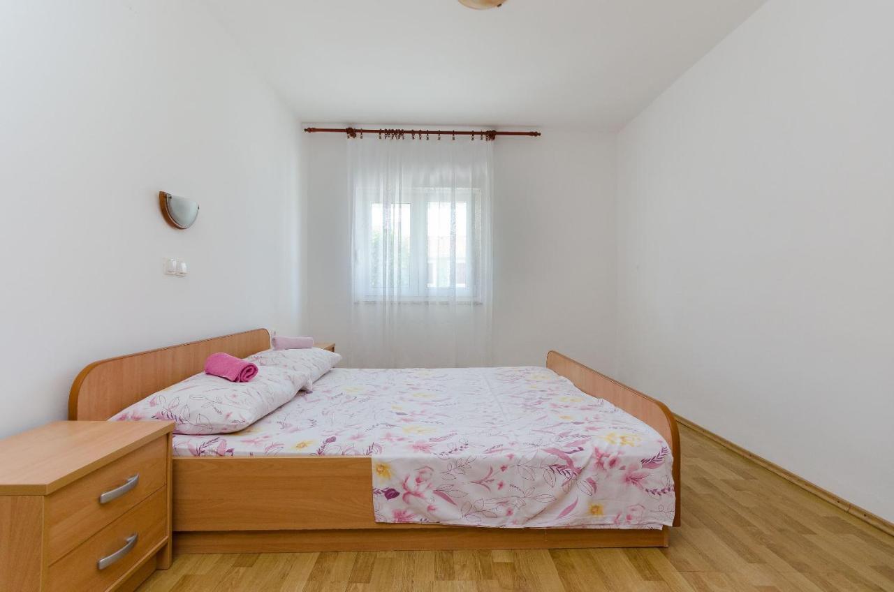 Apartments Ester Лопар Экстерьер фото