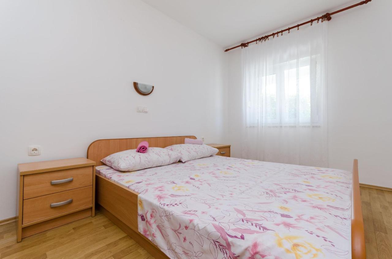Apartments Ester Лопар Экстерьер фото