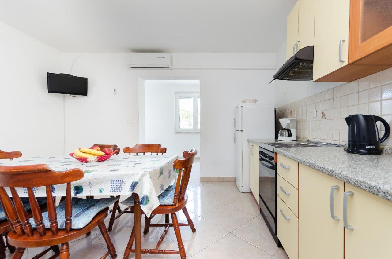 Apartments Ester Лопар Экстерьер фото